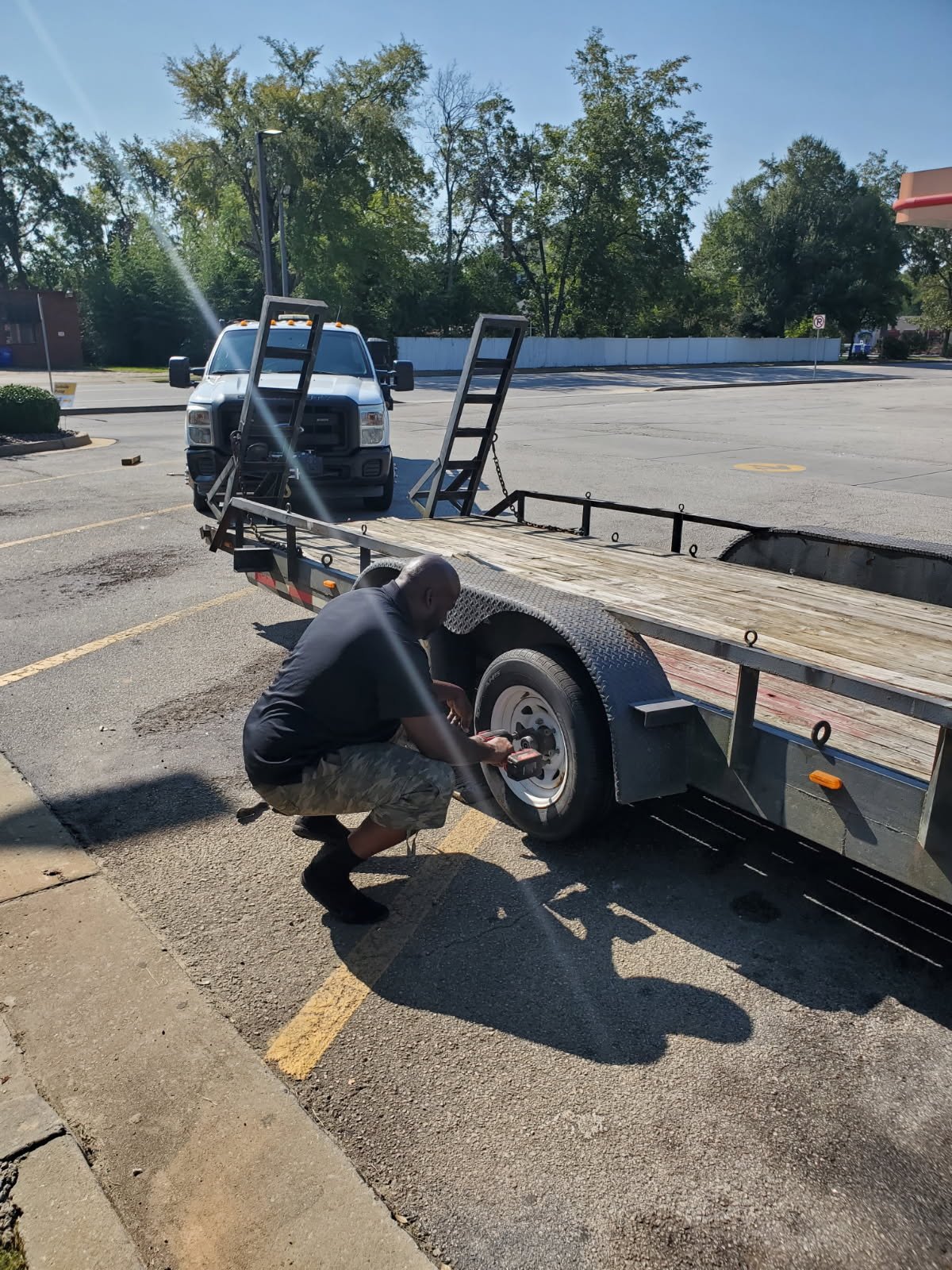 A&L technician replacing a trailer tire in Crawfordville, Georgia.